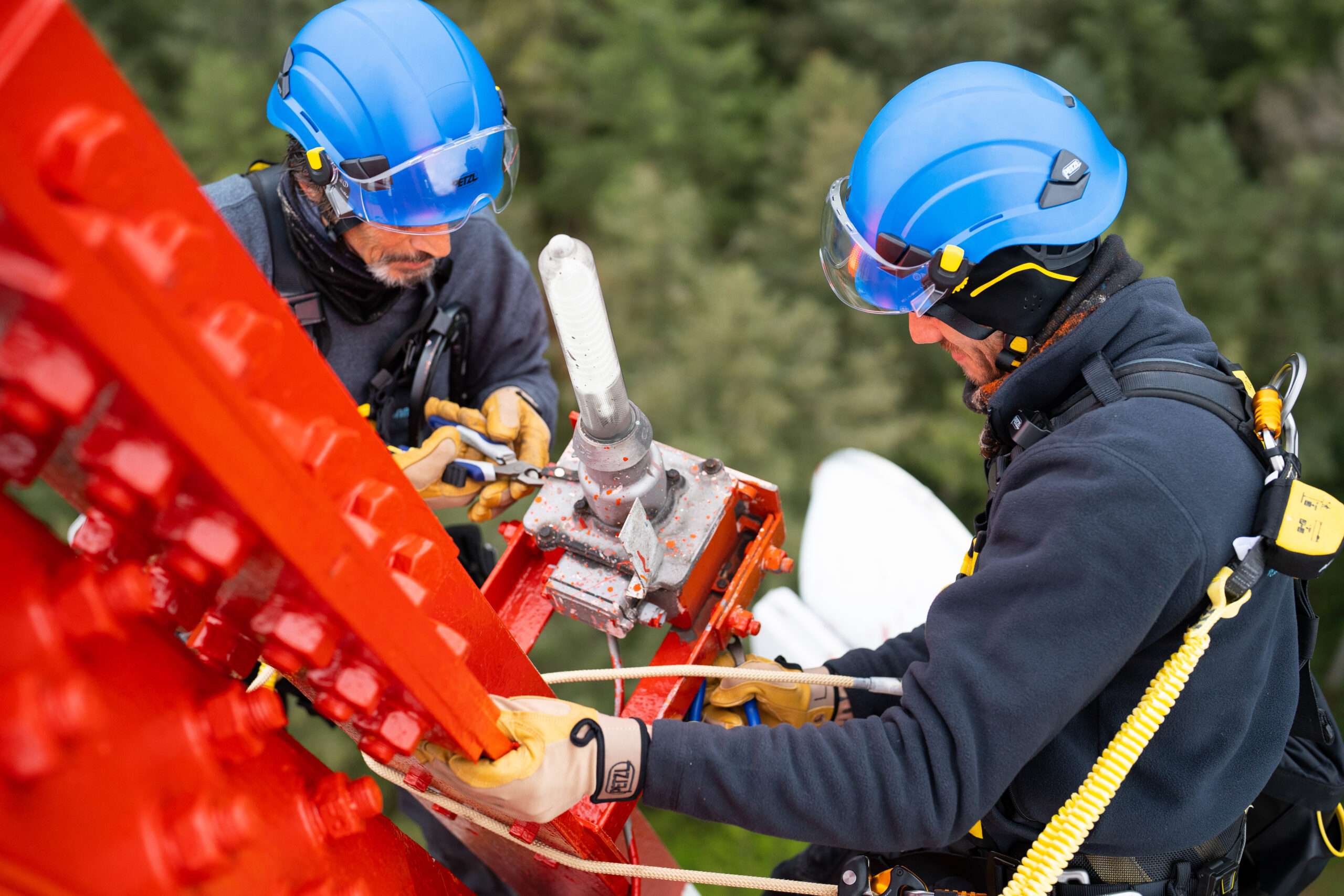 Maintenance operations on a communication tower Pylon ABSORBICA Belgium – Use only with Petzl logo and © 2023 Petzl Distribution – Vuedici-org – Monnaie 18_1551_24_HD_AL